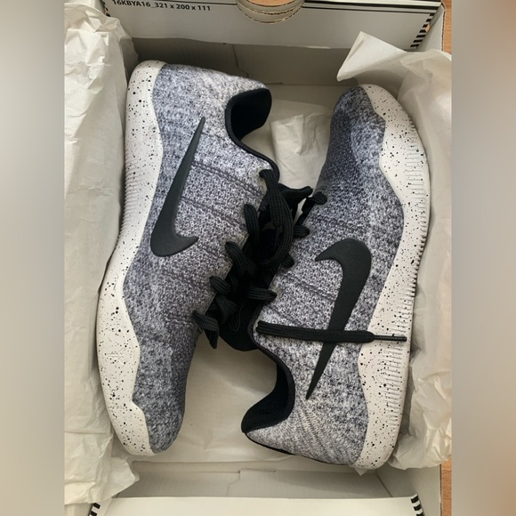 Nike Kobe XI Oreo shoes Size 7Y/8.5 Womens(Worn once) Excellent condition- w/box - Picture 1 of 9